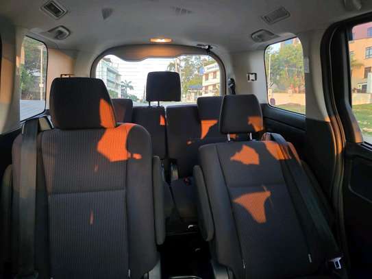 Toyota noah new image 7