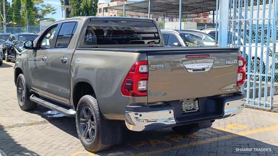 Toyota Hilux Double cabin Grey 2021 image 23