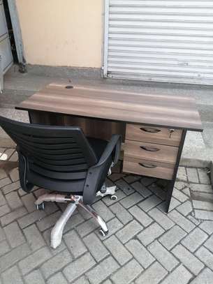 Secretarial desk ➕ adjustable seat. image 4