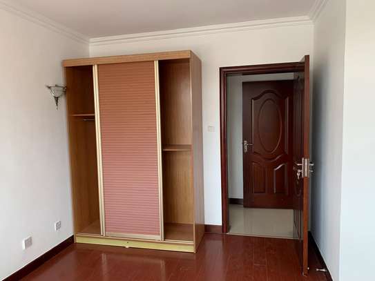 3 bedroom apartment all ensuite with Dsq image 6