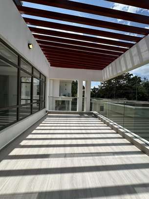 5 Bed House with En Suite at Convent Drive image 4