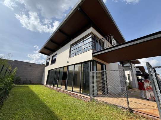 4 Bed Townhouse with En Suite in Runda image 3