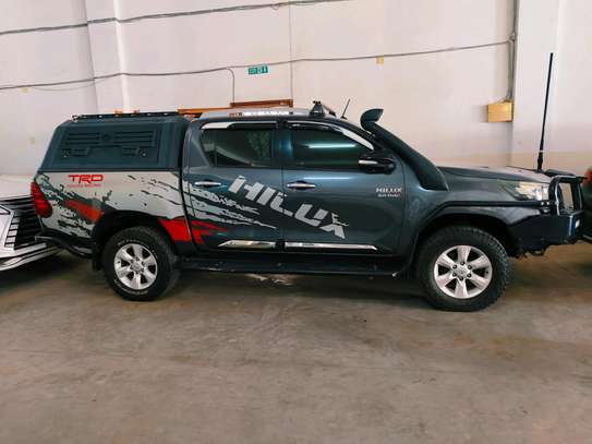 Toyota Hilux double cabin 2016 Slightly used image 3