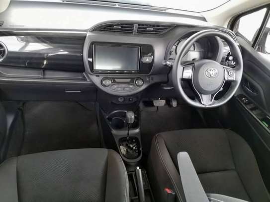 TOYOTA VITZ 2018 HYBRID image 7