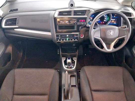 Honda fit hybrid image 4