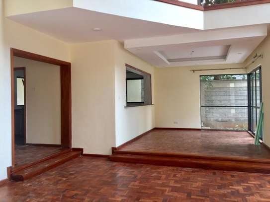 5 Bed House with En Suite in Lavington image 4