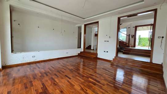 4 Bed House with En Suite in Kiambu Road image 1