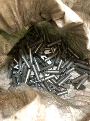 Scaffolding lock/pins image 2
