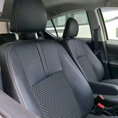 Toyota Aqua hybrid Cream 2018 2wd image 6
