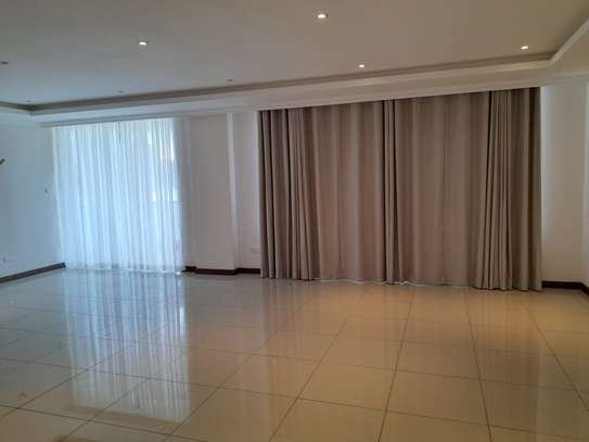 4 Bed Apartment with En Suite in General Mathenge image 3