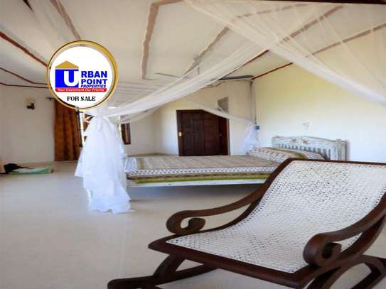 4 Bed House with Swimming Pool in Watamu image 12