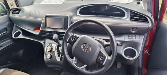 Toyota Sienta hybrid Redwine 2019 7 seater image 5