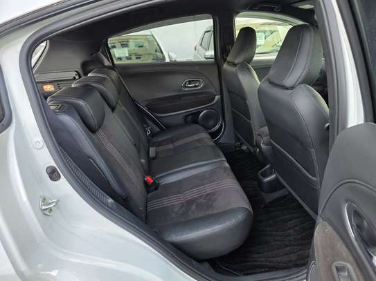 Honda vezel 2018 White image 4