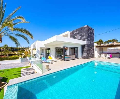 Swimming Pool Cleaning and Maintenance.Professional Swimming Pool Cleaning & Maintenance Services.Get free quote. image 10