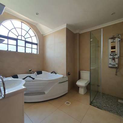 5 Bed Townhouse with En Suite in Kileleshwa image 8