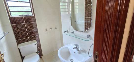 4 Bed House with En Suite at Rosslyn Heights image 25