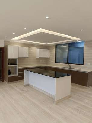 4 Bed Apartment with En Suite at 1St Parklands image 14