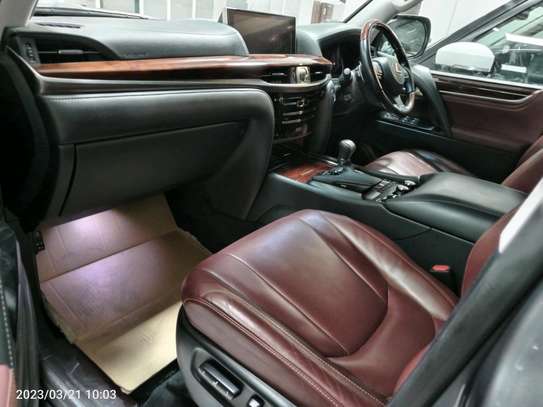 Lexus LX 570 2017 image 1