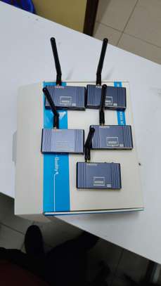 ONE TRANSMITTER TO 4 screens WIRELESS HDMI EXTENDERS 200MTRS image 1