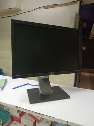 DELL TFT 19″ Stretch Monitor. image 3