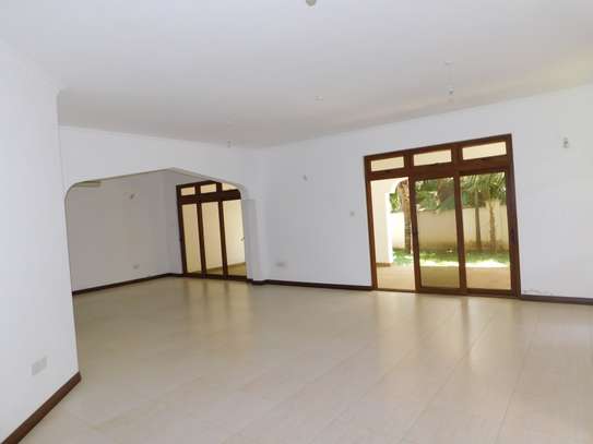 4 Bed Townhouse with En Suite in Nyali Area image 18