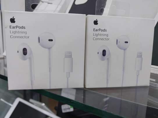Apple Earpods With Lightning Connector - White image 1