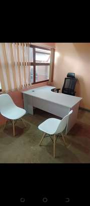 L shaped desk with high back chair and 3 visitors chair image 1