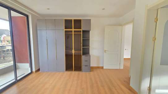 5 Bed House with En Suite in Lavington image 7