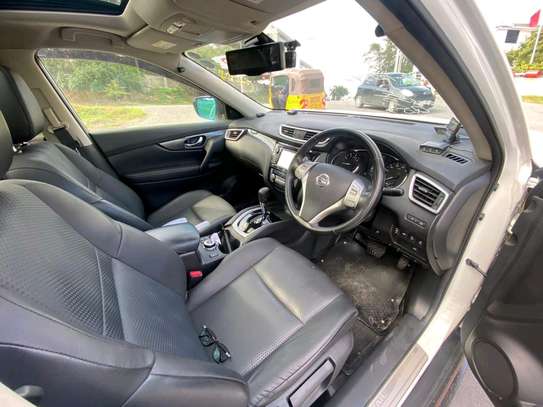 NISSAN XTRAIL WITH SUNROOF image 6