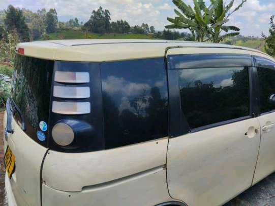 Toyota sienta image 3