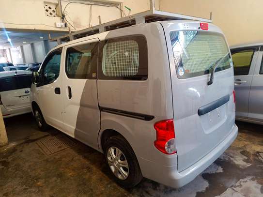 Nissan nv 200 manual petrol with carrier image 11