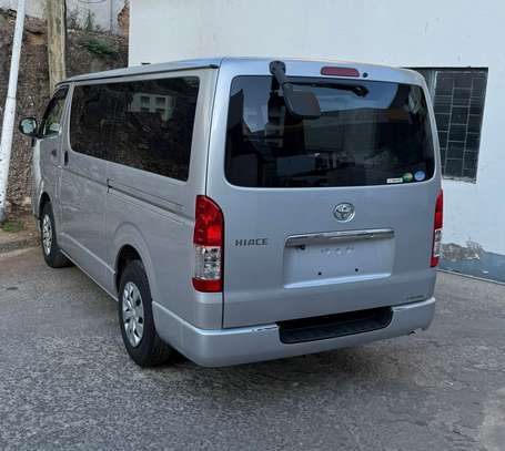 TOYOTA HIACE AUTO DIESEL image 8