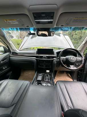 2017 Lexus LX 570 petrol image 3