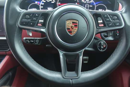 Porsche Cayenne S Leather Sunroof 2018 33,000 Kms image 9