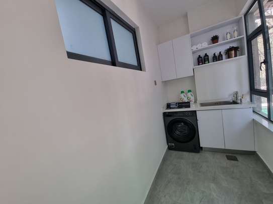 5 Bed Apartment with En Suite at Kilimani image 7
