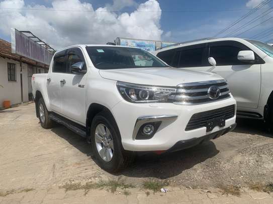 Toyota Hilux double cab image 2