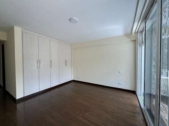 3 Bed Apartment with En Suite in Riverside image 7