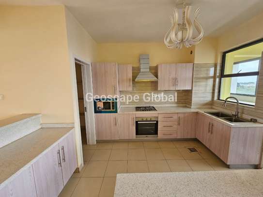 4 Bed Apartment with En Suite in Spring Valley image 15