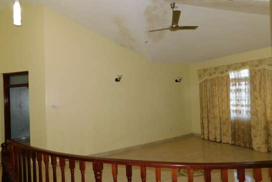 5 Bed Townhouse in Nyali Area image 2
