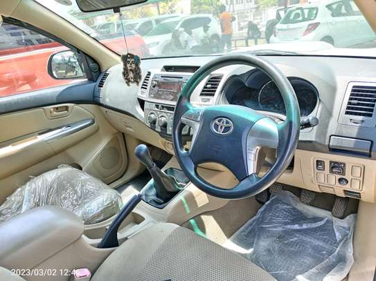 Toyota Hilux manual diesel image 5