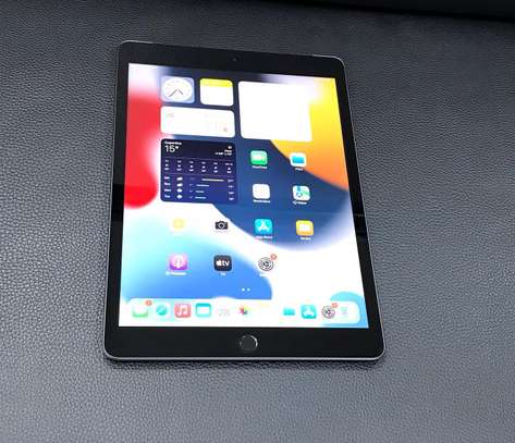 Apple iPad 8th Gen 10.2 inch with Wi-Fi & Cellular 128GB image 2