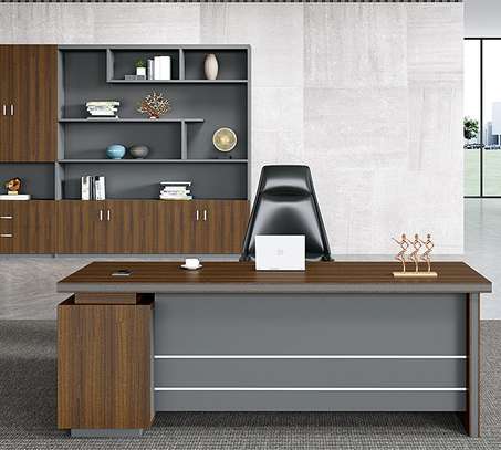 Office Desk: 1600mm Luxury Manager Desk image 6