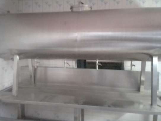 Stainless steel water tank with taps image 5