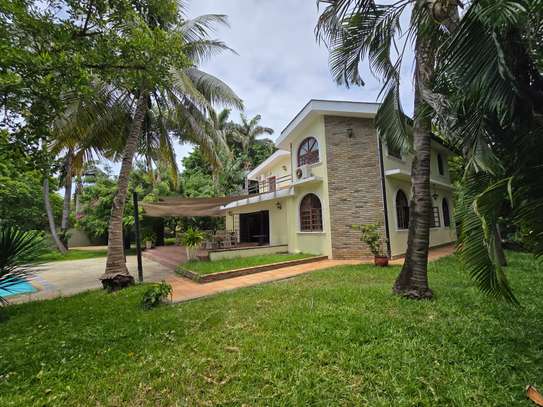 5 Bed House with En Suite in Nyali Area image 6