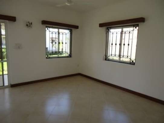 3 Bed House with En Suite in Shanzu image 6