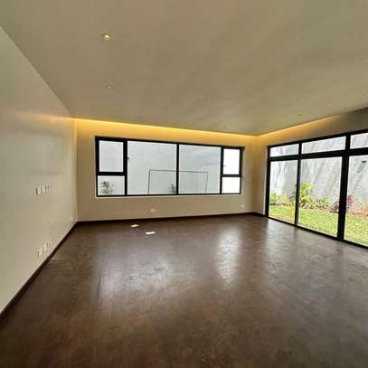 5 Bed Townhouse with En Suite in Lavington image 7