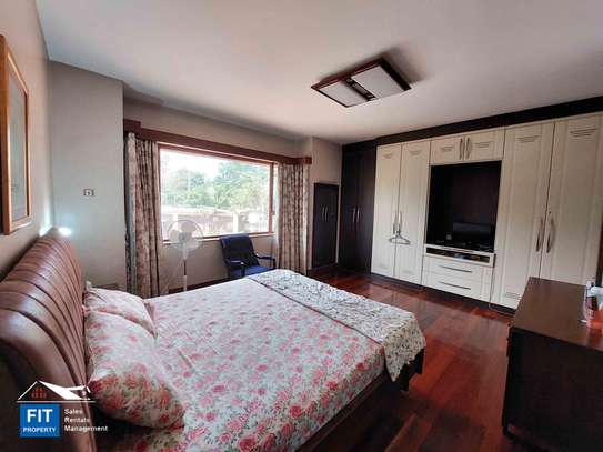 3 Bed Apartment with En Suite in Parklands image 6