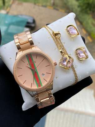 Ladies Gold Metallic Watches with bracelets image 5