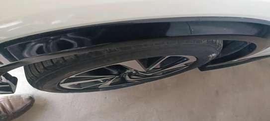 Honda Vezel Hybrid white 2018 2wd image 4