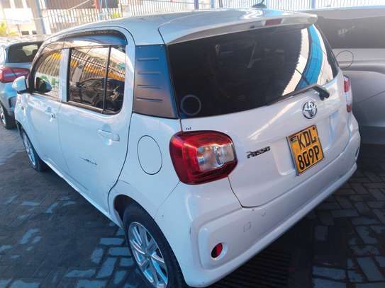 Toyota passo white used on sale image 3